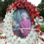 พิธีวางพวงมาลาและถวายราชสักการะพระราชานุสาวรีย์สมเด็จพระศรีนครินทราบรมราชชนนี