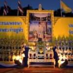 จุดเทียนถวายพระพรชัยมงคลพระบาทสมเด็จพระเจ้าอยู่หัว เนื่องในวโรกาสวันเฉลิมพระชนมพรรษา