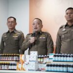 ตำรวจปคบ.ร่วม อย. ลุยจัดระเบียบร้านยาทั่วกรุงเทพ จับเภสัชเถื่อน 13 ราย ลอบขายยาแก้ไอให้วัยรุ่นทำ 4X100