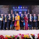 ผอ.ฟ้า “คว้ารางวัลแม่ดีเด่นแห่งปี” ทีมงานยกขบวนรับรางวัล