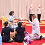 พล.ต.อ.สุรเชษฐ์ พร้อมคุณแม่สุมิตรา เข้ารับพระราชทานรางวัลงานวันแม่แห่งชาติ ประจำปี 2566