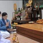 “ปวีณา” พา “ชมพู่” อดีตภรรยาวินจยย.คลั่งฆ่ายกครัว 4 ศพ ไปบวชชีพราหมณ์กับ พระครูกิตติปทุมากร เจ้าอาวาสวัดป่าคลอง 11