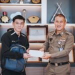 พล.ต.ท.จิรภพ ภูริเดช ผบช.ก. แสดงความยินดีกับ วิว กุลวุฒิ วิทิตศานต์ แชมป์โลกแบดมินตันชายเดี่ยวของไทย