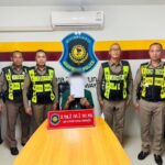 รวบหนุ่มขับรถติดป้ายทะเบียนปลอม