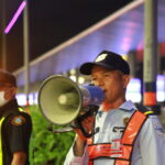 สุดเจ๋งพนักงานรักษาความปลอดภัยพูดได้ หลายภาษาบริการผู้โดยสารอย่างดี