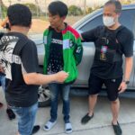 ตำรวจ.ทท.1 ร่วม ตม.1 รวบหนุ่มขนยาลงใต้ ยึดยาเคกว่าร้อยโล-อีพันกว่าเม็ด ขาย นทท.ต่างชาติ