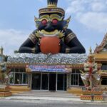 ประชาชนหลายพื้นที่เดินทางมากราบใหว้พระราหูอมจันทร์องค์ใหญ่ที่วัดโพธิ์ศรีสุขารามศิษย์เอกหลงพ่อน้อยวัดศรีษะทองเพื่อเป็นศิริมงคล