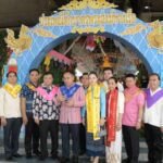 ประเพณีตักบาตรพระสงฆ์ทางเรือของชาวไทยเชื้อสายมอญ