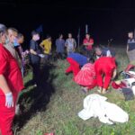 สุนัขเป็นเหตุ !!! วิ่งตัดหน้า 3 สาวบ่อพลอย กาญจน์ ขี่รถ จยย.หักหลบชนเสาไฟฟ้าส่องสว่าง เสียชีวิต 2 เจ็บสาหัส 1