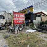 เคราะร้าย ! เด็ก วัย 20 อ.พนมทวน กาญจนบุรี ขี่รถ จยย.PCX กูกรถกระบะพุ่งชนจนทั้งรถทั้งคนกระเด็นไปกระแทกรถ 10 ล้อคอหักเสียชีวิต