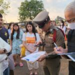 หนุ่มเคลมประกันภัยควักปืนยิงตัวตายต่อหน้าสาวรุ่นน้อง ดื่มกันเมื่อช่วงเย็นวานถึงเช้ามืด ไม่ทราบสาเหตุ