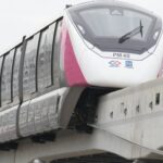 เกิดเหตุรางนำกระแสไฟฟ้ารถไฟฟ้าสายสีชมพูร่วงหล่นหน้าตลาดกรมชลประทาน ไม่มีผู้ใดได้รับบาดเจ็บ