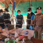 ผู้การตำรวจกาญจน์พร้อม ปปส. ตะลึงตรวจอายัดทรัพย์คดียาเสพติด ตรวจค้น พบปืน 2 กระบอกกระสุนเกือบ200นัด เจอยาบ้า 16,000 เม็ดซุกหีบเหล็กริมรั้วข้างบ้าน