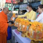 จังหวัดนนทบุรีจัดพิธีทำบุญตักบาตรส่งท้ายปีเก่าต้อนรับปีใหม่ 2567
