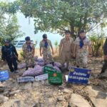 ทหาร ร่วมฝ่ายความมั่นคงจับกระเทียมเถื่อนลักลอบขนข้ามโขงแบบกองทัพมด