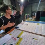 สุดเจ็บใจแม่ค้าโร่แจ้งความลุงขับเก๋งลงมาชื้อฉกล็อดเตอรี่ 18 ใบ