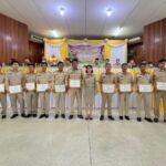 นอภ.ท่ามะกาประชุมมอบนโยบายพร้อมประดับขีดสารวัตรกำนันและมอบใบประกาศ