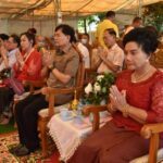 แห่จุดธูปขอโชคลาภ “พระพุทธเมตตา” หวังรวยเป็นเศรษฐีหลังสงกรานต์