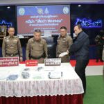 แถลงข่าวการจับกุมผู้ต้องหา จำนวน 4 ราย พร้อมของกลาง ในคดีฆ่า “เสี่ยดำ ช่องจอม”