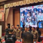 ตำรวจภูธรภาค 5 แถลงข่าวการจับกุมแก๊งวัยรุ่นก่อเหตุปล้นทรัพย์และทำร้ายร่างกายผู้อื่น และการจับกุมผู้ต้องหาก่อเหตุชิงทรัพย์ วิ่งราวทรัพย์ต่อเนื่องใน 5 พื้นที่