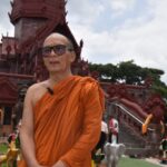 คอหวยแห่ซื้อเลขบนธูปที่จุดบูชาหลวงปู่สรวง วัดไพรพัฒนา หวังรับโชคงวด 16 มิถุนายน 67
