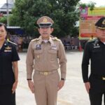 รองผู้ว่าราชการจังหวัดกาญจนบุรี ปล่อยแถวเจ้าหน้าที่ด้านการตรวจสอบการทำงานของคนต่างด้าว นายจ้างและสถานประกอบการ ในพื้นที่จังหวัดกาญจนบุรี