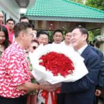 ทักษิณ ร่วมงานวันเกิดนายกเล็กเมืองนนท์ ประกาศลั่น ทวงคืนสมัยหน้าขอ กวาด ส.ส.ทั้งจังหวัด