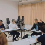 คณะกรรมการศูนย์กระจายสินค้า จังหวัดกาญจนบุรี ร่วมกับ หน่วยงานราชการและภาคเอกชนจังหวัดกาญจนบุรี ประชุมปรึกษาหารือกันในเรื่องการเปิดศูนย์กระจายสินค้า เพื่อต้องการให้คนในชุมชนได้มาเป็นเจ้าของร้านค้า
