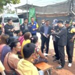 ลุยตรวจศูนย์พักพิงพบแรงงานต่างด้าวจับกลุ่มกันร่วม 100 คน