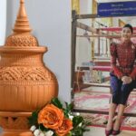 จัดพิธีมอบแบบลายผ้าพระราชทาน “ผ้าลายสิริราชพัสตราภรณ์”