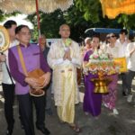 เข้าสู่ร่มกาสาวพัสตร์