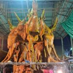 ช่างทำต้นเทึยนพรรษา วัดไชยมงคล เร่งมือแกะสลักต้นเทียนพรรษา