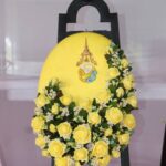 พระบาทสมเด็จพระเจ้าอยู่หัว พระราชทานพระบรมราชานุเคราะห์ น้ำหลวงอาบศพและพวงมาลาหน้าหีบศพ สิบโท ต่อพงษ์ พันดวง