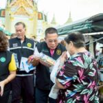 นครปฐม รัฐมนตรีเดินตลาดนัดวัดหลวงปู่บุญ วัดกลางบางแก้ว เยี่ยมเยียนชาวบ้านร้านตลาด