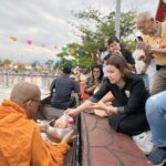 สมุทรปราการ เจ้าคุณแจ้ จัดพิธีทำบุญตักบาตรทาง