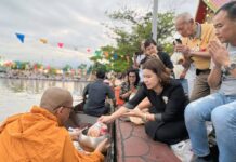 สมุทรปราการ เจ้าคุณแจ้ จัดพิธีทำบุญตักบาตรทาง