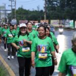 ผู้ว่าราชการจังหวัดกาญจนบุรี นำชาวจังหวัดกาญจนบุรี จำนวนกว่า 3,000 คน ร่วม เดิน วิ่ง