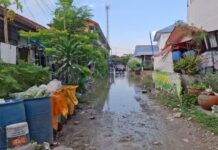 ชาวทุ่งครุเดือดร้อนหนัก ถนนขุดค้างนานหลายเดือน ฝุ่นฟุ้ง–น้ำท่วมซ้ำ คนแก่–คนพิการต้องแช่น้ำ 5 วัน วอนรัฐเห็นใจ “ความเป็นมนุษย์