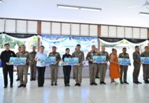 ตำรวจภูธรจังหวัดนครปฐม จัดโครงการ นครปฐม 1 หมวก 1 น้ำใจ พิทักษ์ภัยทางถนน