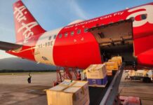 แอร์เอเชีย ขนส่งความห่วงใยคนไทยสู่ผู้ประสบอุทกภัยหาดใหญ่ นราธิวาส เผยยอดขนส่งสิ่งของบริจาคจากหน่วยงานพันธมิตร ตลอด 10 วัน กว่า 98,000 กิโลกรัม!