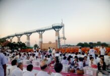 เมืองขุนแผน ตักบาตรพระ 10,000 รูปทำบุญเมือง 194 ปี ช่วยผู้ประสบภัยทั่วไทย