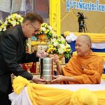 นนทบุรี-เทศบาลนครนนทบุรีจัดพิธีมอบโล่วันพ่อแห่งชาติ