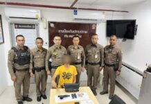 ดอนเมืองรวบคาหน้าร้าน! ชายวัย 48 พกปืนกล็อก-กระสุน 22 นัด อ้างมี ป.4 แต่ไร้ใบอนุญาตพกพา เมื่อเวลา 17.15 น. วันที่ 31 ธันวาคม 2568