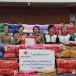 นายกเหล่ากาชาดจังหวัดกาญจนบุรี ส่งมอบผ้าห่มกันหนาวให้แก่นายอำเภอทั้ง13 อำเภอ จำนวน 606 ผืน เพื่อบรรเทาทุกข์ให้กับประชาชนที่ประสบภัยหนาวในพื้นที่จังหวัดกาญจนบุรี