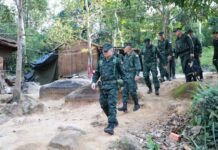 มทภ.2 ค้างคืนอยู่กับลูกน้องในฐานปฏิบัติการ พื้นที่แนวหน้า