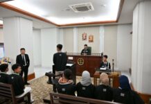 นายอดิศักดิ์ ตันติวงศ์ ประธานศาลฎีกา เปิดโครงการ “เยาวชนไทย หัวใจเดียวกัน” รุ่นที่ 10 ด้าน พล.อ.สุรยุทธ์ จุลานนท์ ประธานองคมนตรีให้โอวาทแก่เยาวชน