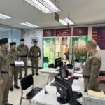 ผบก.ภ.จว.กาญจนบุรี ตรวจเยี่ยม สภ.เมืองกาญจนบุรี กำชับเข้มงานปราบปราม-คุมเข้มแรงงานเถื่อน-ดูแลความปลอดภัยร้านทอง