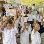 คณะครูโรงเรียนหนองปลาไหลและบุคคลากร ร่วมจัดกิจกรรมส่งเสริมประชาธิปโดยได้นำนักเรียน