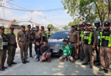 จราจรกาญจน์ จับ หนุ่มระยองพร้อมเพื่อน3 คนขับเก๋งเถื่อน พิรุธค้นเจอทั้งยาบ้าเฮโรอีน ปืนเถื่อน ฉี่ม่วง 3 หนุ่มเมืองนครฯมีหมายจับบัญชีม้า ส่วน 1 ใน 4 รอด