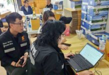 สำนักงาน กสทช. บุกจับกล้องวงจรปิดเถื่อนกลางกรุง ยึดของกลาง 6,606 ชุด และซิมการ์ดต่างประเทศ 501 ซิม มูลค่ารวมประมาณ 10.5 ล้านบาท เตือนผู้ขายไม่มีใบอนุญาตเสี่ยงโทษหนักทั้งจำทั้งปรับ